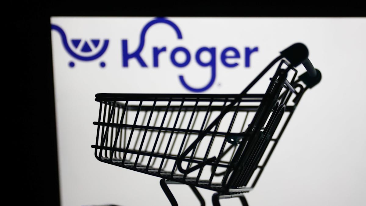 Walmart vs BJ's: Q4 Growth, Valuation, and Digital Sales Analysis